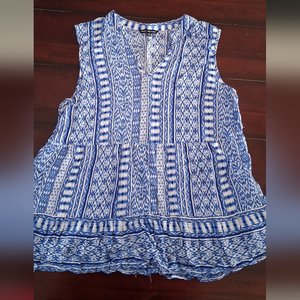Unique Spectrum Blue and White Patterned Top